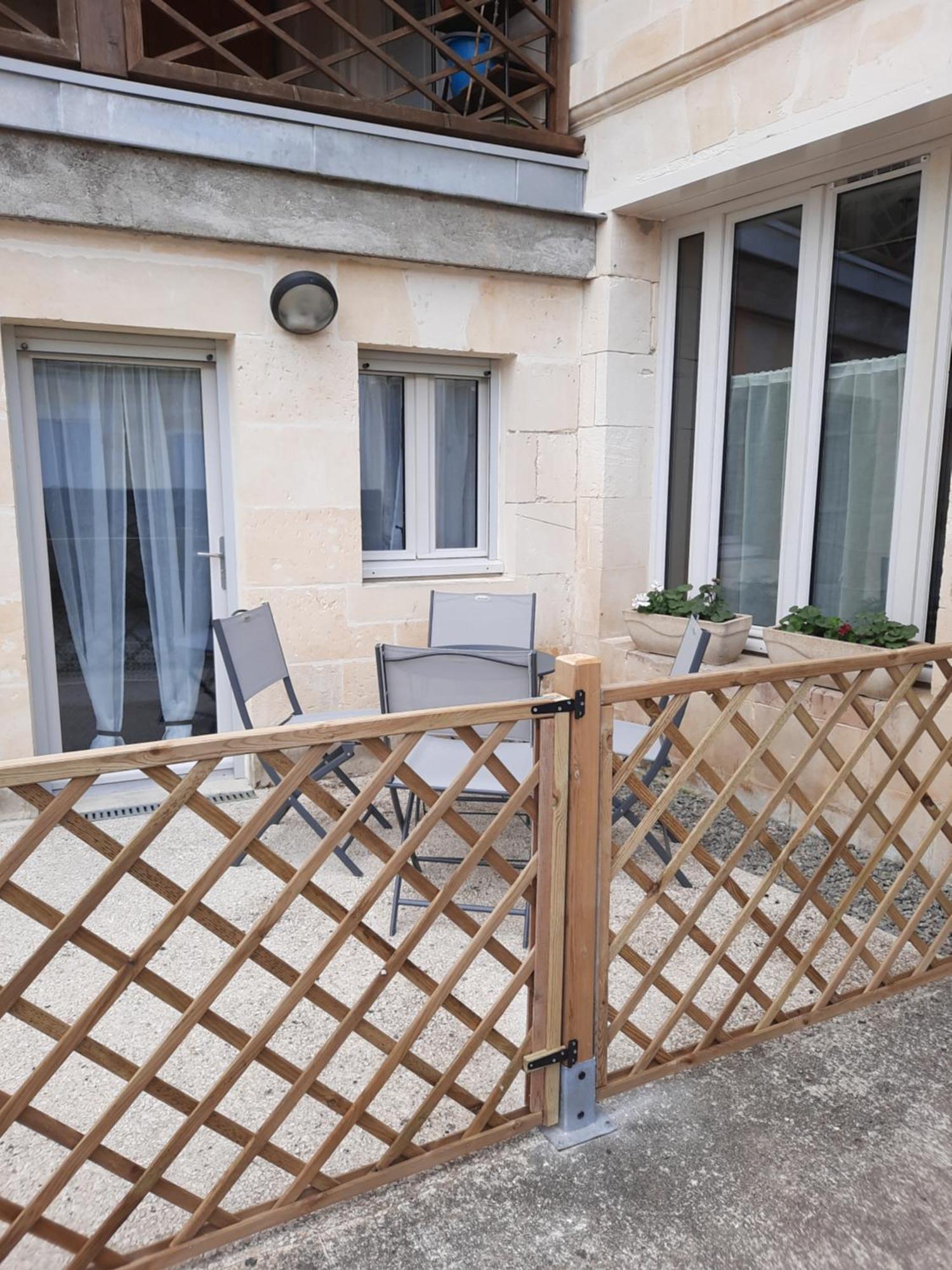 Appartement Les Geraniums Blancs 3 Etoiles Жонзак Екстериор снимка